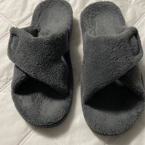 Vionic slippers